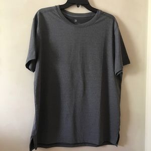 NEW NWT Men’s Tee Shirt. Gray. Large